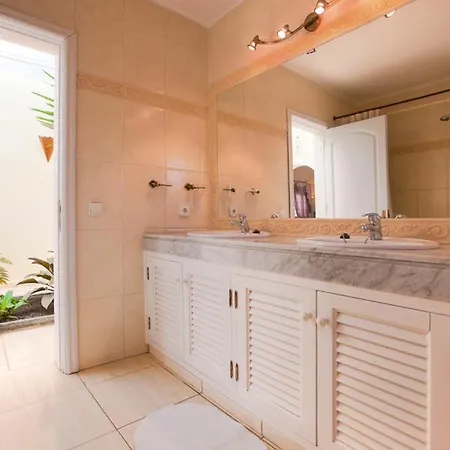 Puerto Del Carmen Sleeps 6 Pool Wifi
