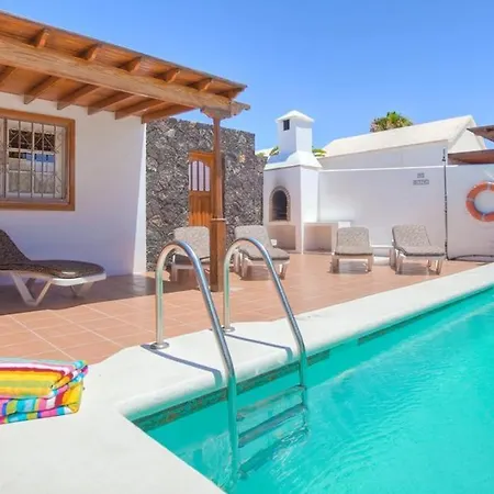 Puerto Del Carmen Sleeps 6 Pool Wifi Villa *