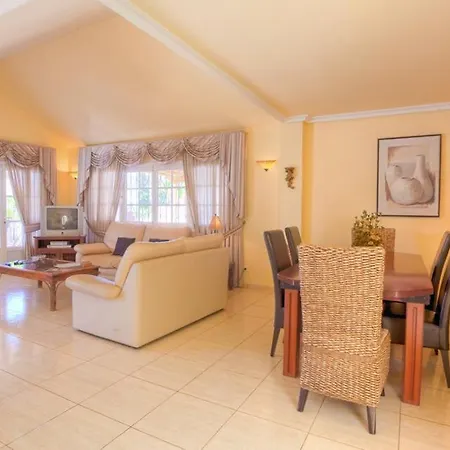 Puerto Del Carmen Sleeps 6 Pool Wifi Villa *