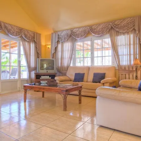 Villa Puerto Del Carmen Sleeps 6 Pool Wifi